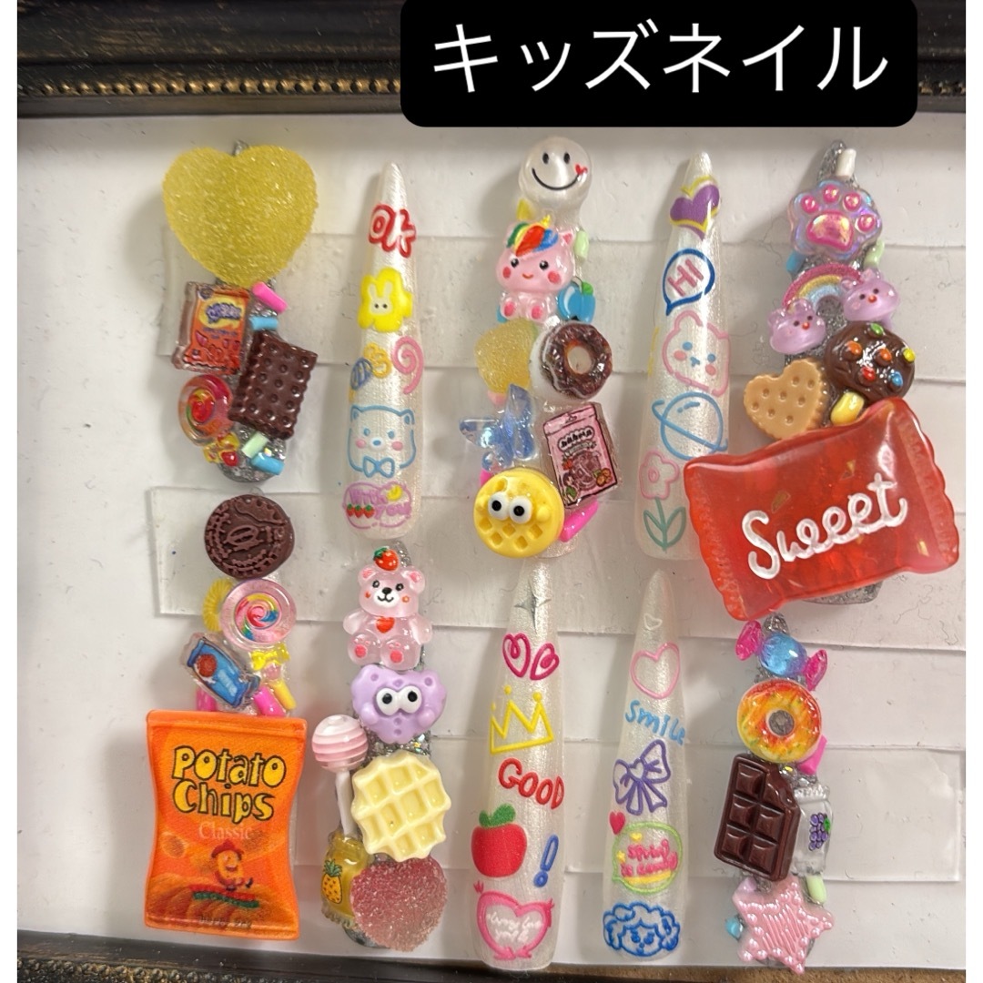 nail No.351 キッズネイル 原宿系 歯ラ歯ラ しなこちゃん お菓子 コスメ/美容のネイル(つけ爪/ネイルチップ)の商品写真