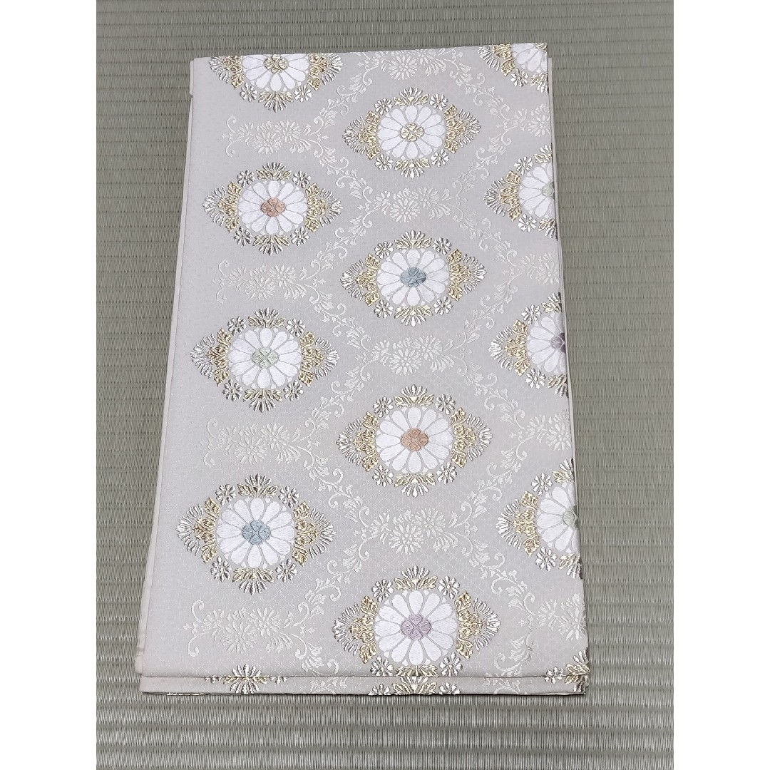 袋帯 美品 菊華唐花文様 菊七曜 白 六通 正絹 アイボリー 袋帯 美品 菊華唐花文様 菊七曜 白 六通 正絹 アイボリー