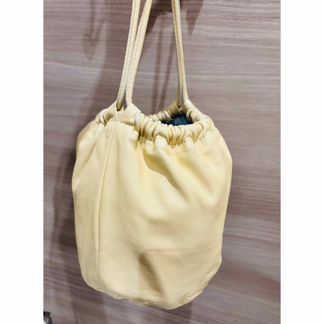 美品】Ayakawasaki ラムレザー 巾着 ショルダーバッグ クリーム 美品】Ayakawasaki ラムレザー 巾着 ショルダーバッグ クリーム