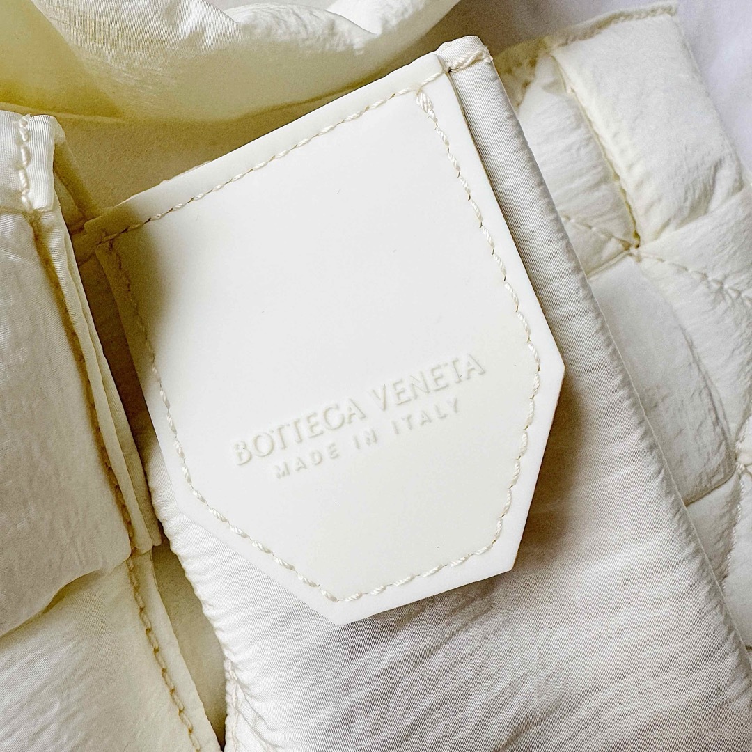 BOTTEGAVENETA パデッド テック カセット ベルトバッグ BOTTEGAVENETA パデッド テック カセット ベルトバッグ