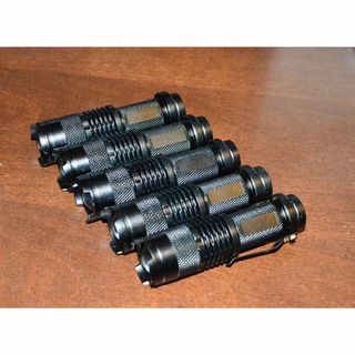 小型ＬＥＤ懐中電灯5本セット（ＣＲＥＥ社Ｑ５搭載・新品）0106-25e(ライト/ランタン)