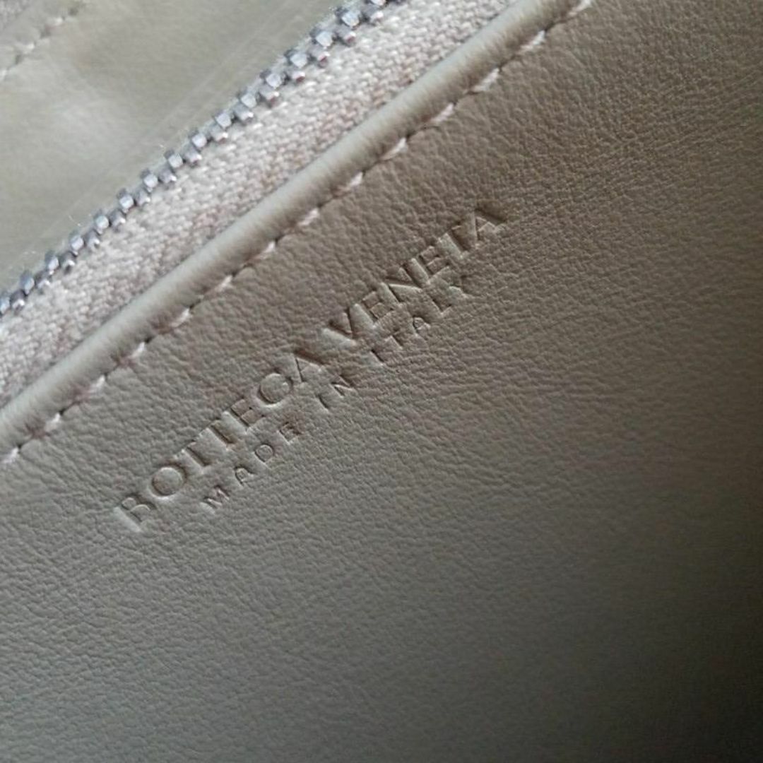 BOTTEGA VENETA - 国内完売 ボッテガヴェネタ カセット ラウンド BOTTEGA VENETA - 国内完売 ボッテガヴェネタ カセット ラウンド