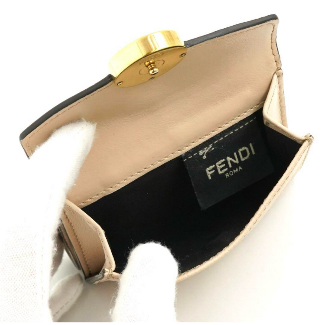 FENDI ミニ財布 エフイズ Fロゴ 三つ折り エンボスロゴ☆ FENDI ミニ財布 エフイズ Fロゴ 三つ折り エンボスロゴ☆