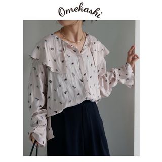 オメカシ(Omekashi)の新品　オメカシ　フラワー刺繍ケープブラウス　オフ(シャツ/ブラウス(長袖/七分))