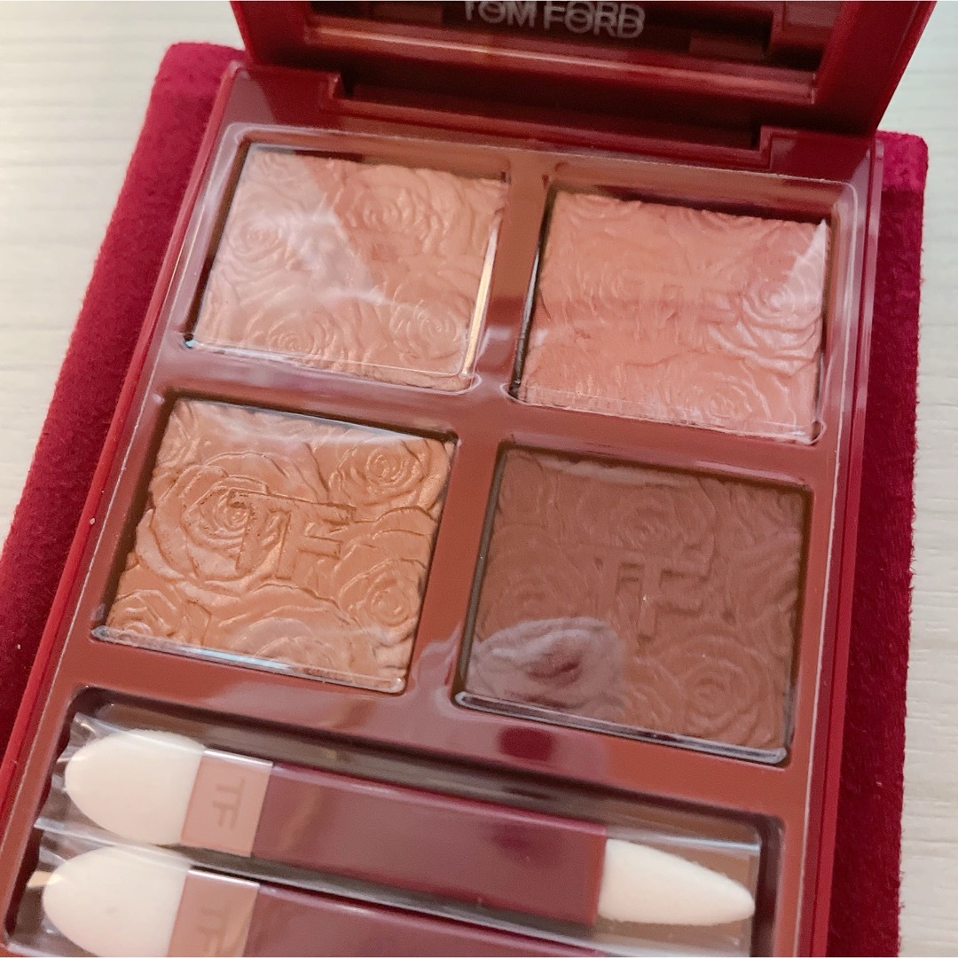 TOM FORD BEAUTY - TOM FORD アイ カラー クォード 01RE ローズ TOM FORD BEAUTY - TOM FORD アイ カラー クォード 01RE ローズ