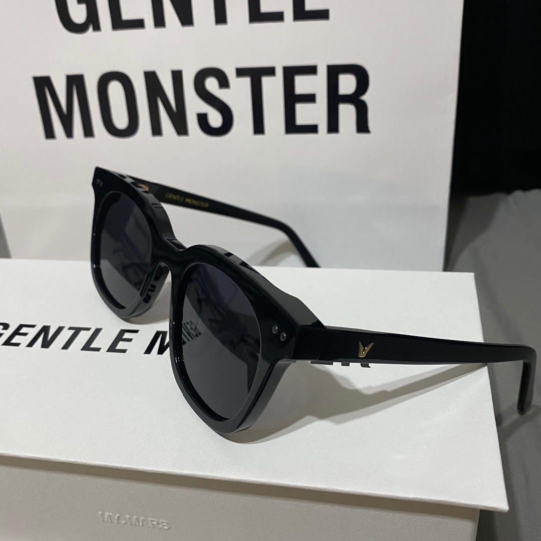 Gentle Monster ジェントルモンスター south side 黒 Gentle Monster ジェントルモンスター south side 黒