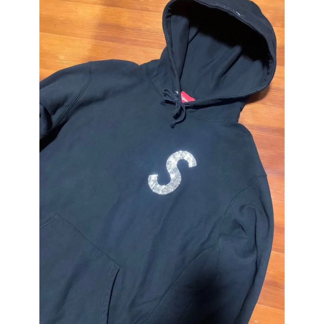 即完売品】 SupremexSロゴ SWAROVSKI パーカー大人気希少S 即完売品】 SupremexSロゴ SWAROVSKI パーカー大人気希少S