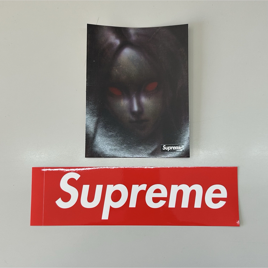 Supreme(シュプリーム)のSupreme 赤boxステッカー ノベルティ デカール レッドアイズ メンズのファッション小物(その他)の商品写真