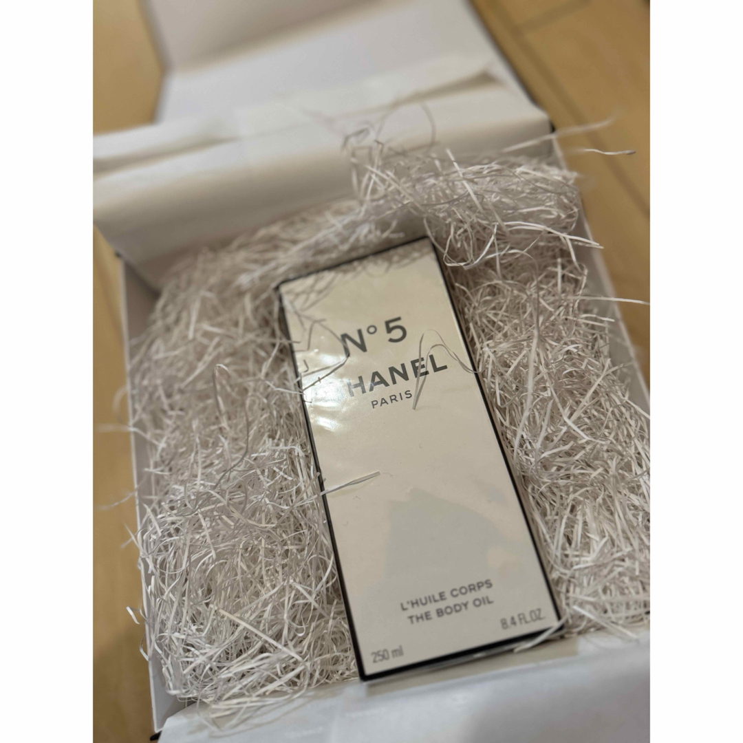 CHANEL N°5 ザ ボディ オイル プレゼントBOX ショップバッグ付き CHANEL N°5 ザ ボディ オイル プレゼントBOX ショップバッグ付き
