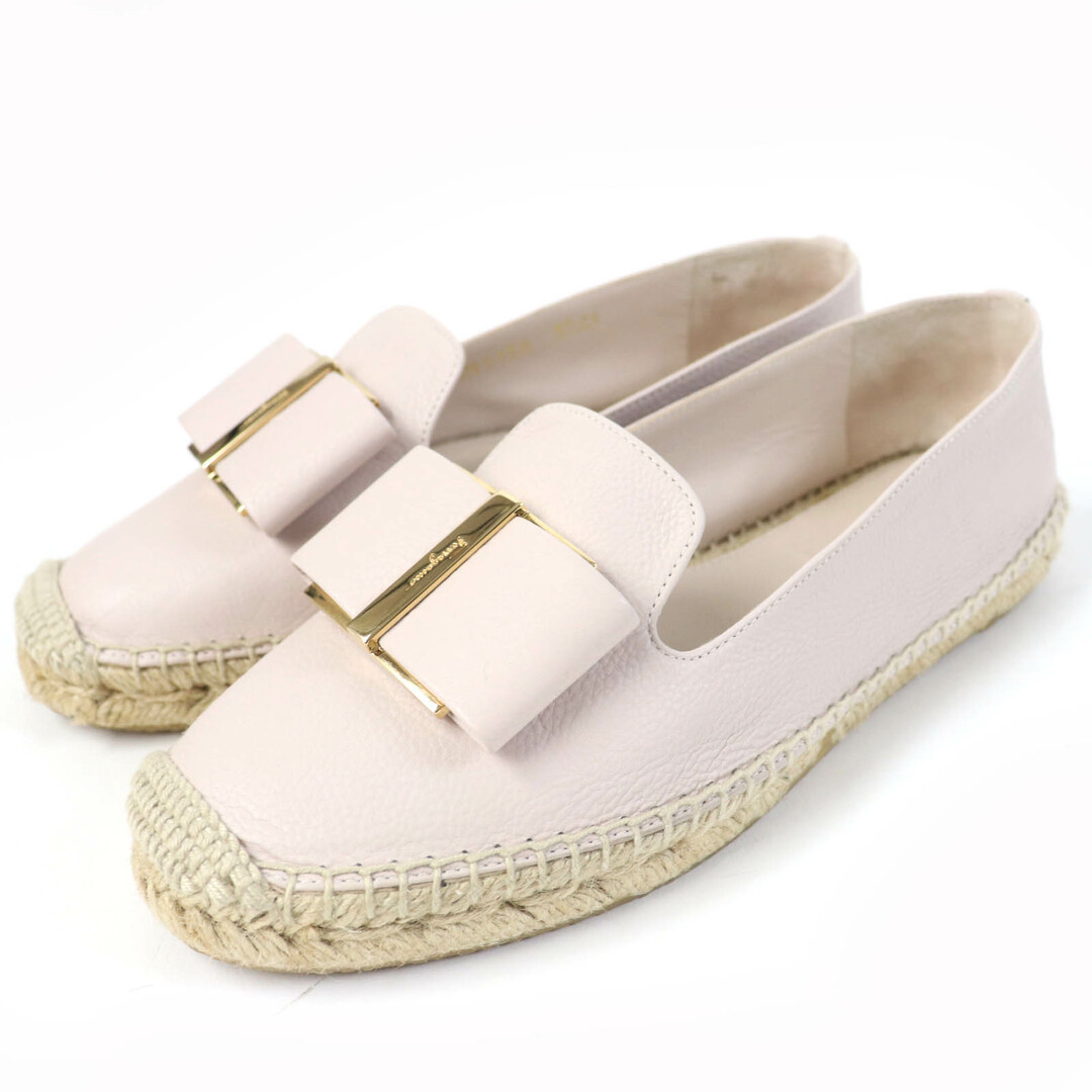 Salvatore Ferragamo - 極美品☆Salvatore Ferragamo サルヴァトーレフェラガモ SANNIO ヴァラリボン付 エスパドリーユ フラットシューズ レザーシューズ ピンクベージュ 5.5 箱・保存袋付き スペイン製 レディース