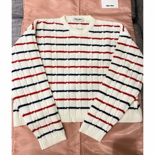 ミュウミュウ(MIU MIU)のミュウミュウの2022AMロゴ入りカシミヤセーター(ニット/セーター)