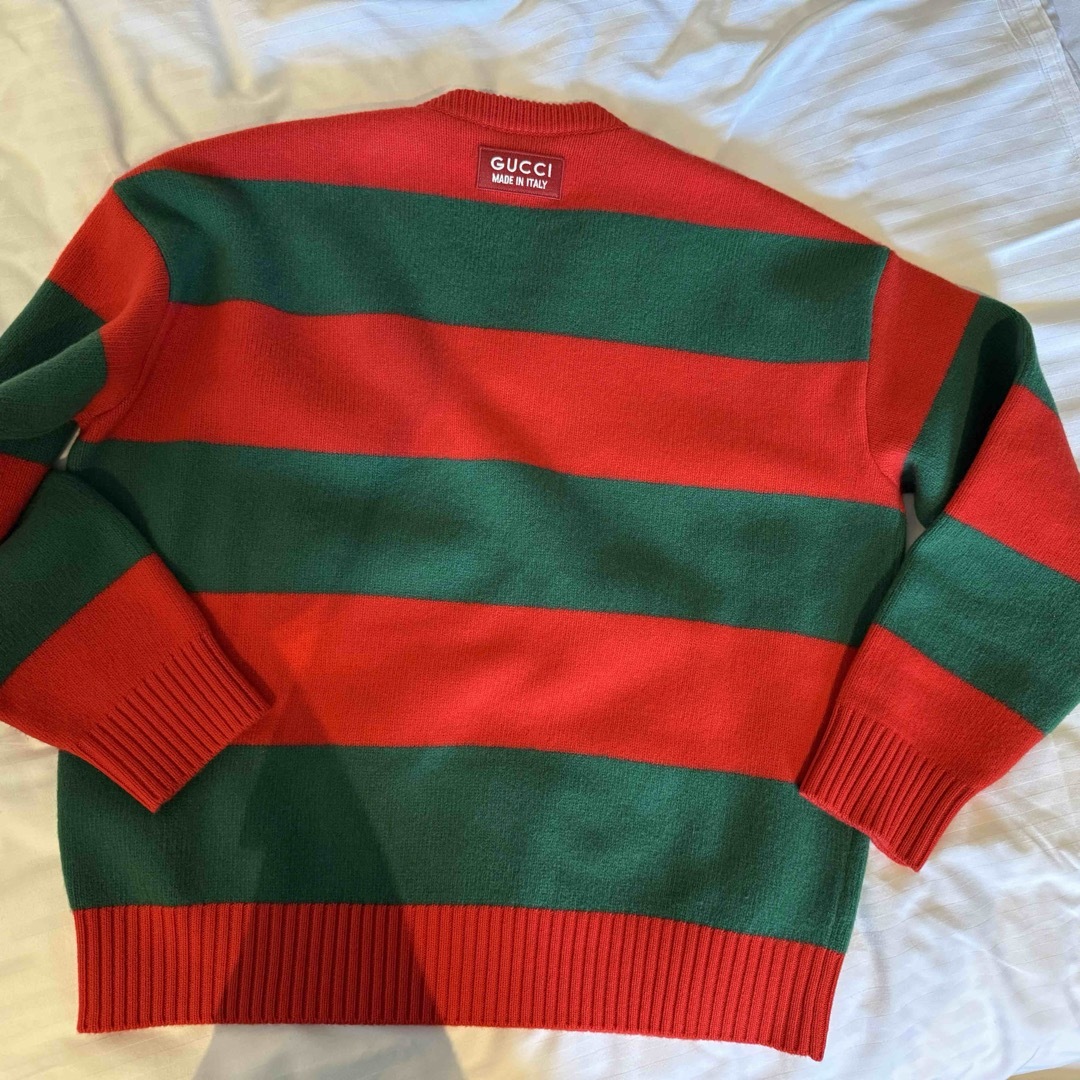 GUCCI - ⚫︎GUCCIグッチ2023a赤×緑幅広ボーダーVネックニットの GUCCI - ⚫︎GUCCIグッチ2023a赤×緑幅広ボーダーVネックニットの