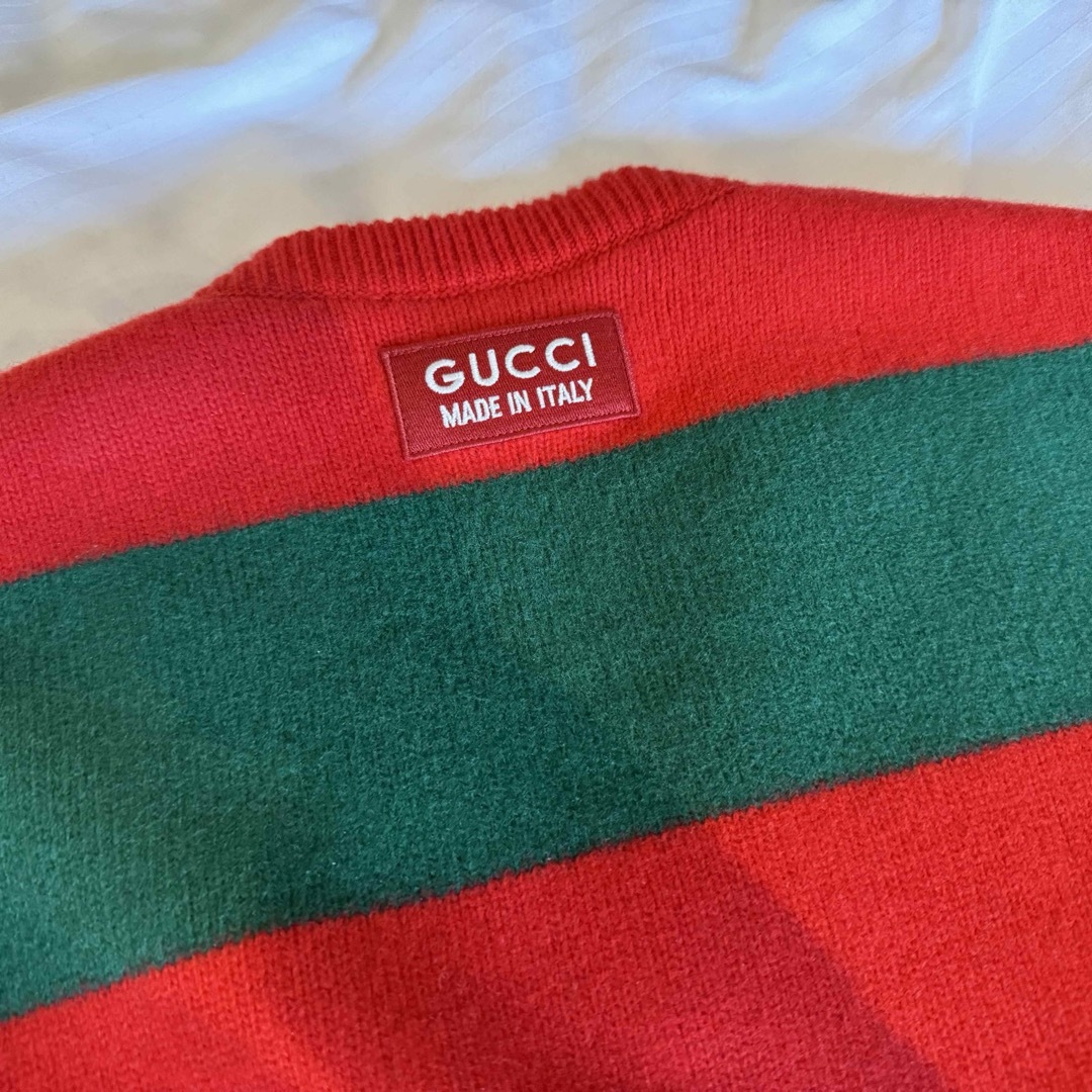 GUCCI - ⚫︎GUCCIグッチ2023a赤×緑幅広ボーダーVネックニットの GUCCI - ⚫︎GUCCIグッチ2023a赤×緑幅広ボーダーVネックニットの