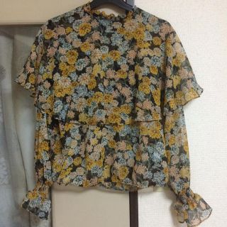 ザラ(ZARA)のZARA新品同様花柄ブラウス(シャツ/ブラウス(長袖/七分))