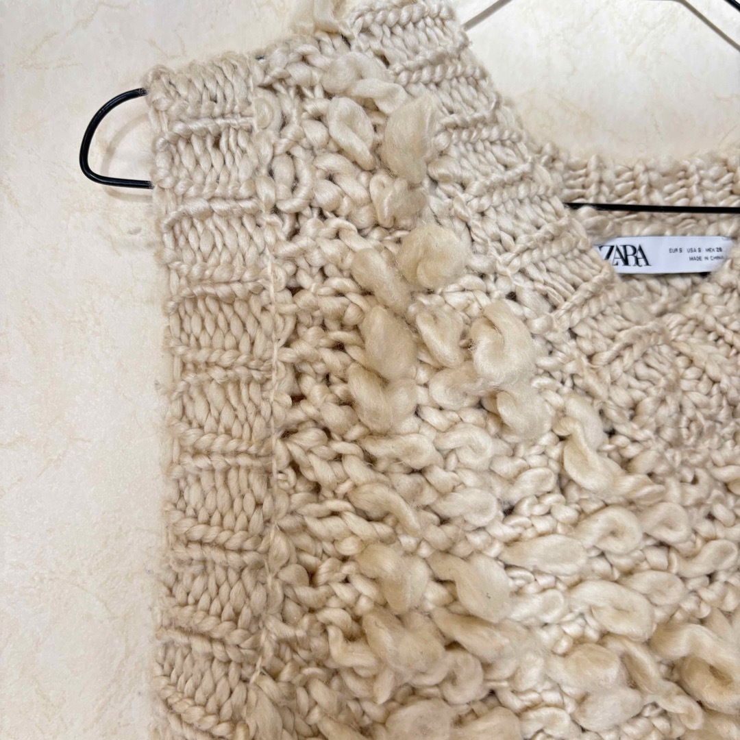 ZARA - ZARA ザラ 構造ニットベストセーター Sサイズの通販 by ZARA - ZARA ザラ 構造ニットベストセーター Sサイズの通販 by