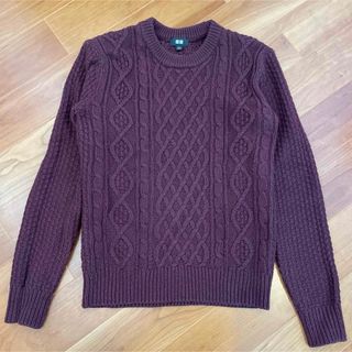 ユニクロ(UNIQLO)のUNIQLO ボルドー ニット セーター メンズSサイズ(ニット/セーター)