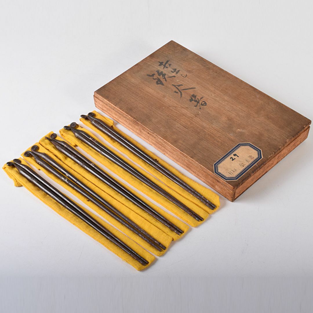 茶道具 釜師 木越三右衛門作 打出し 蕨頭 鉄火箸 五 茶道具 釜師 木越三右衛門作 打出し 蕨頭 鉄火箸 五