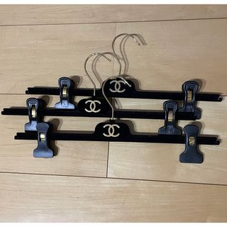 CHANEL(押し入れ収納/ハンガー)のフリマアイテム一覧 CHANEL(押し入れ収納/ハンガー)のフリマアイテム一覧