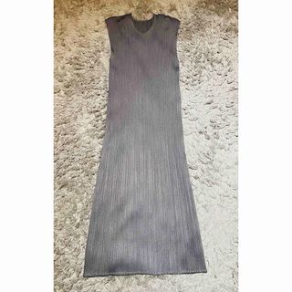 PLEATS PLEASE ISSEY MIYAKE(ワンピース ・ グレー/灰色系)の PLEATS PLEASE ISSEY MIYAKE(ワンピース ・ グレー/灰色系)の