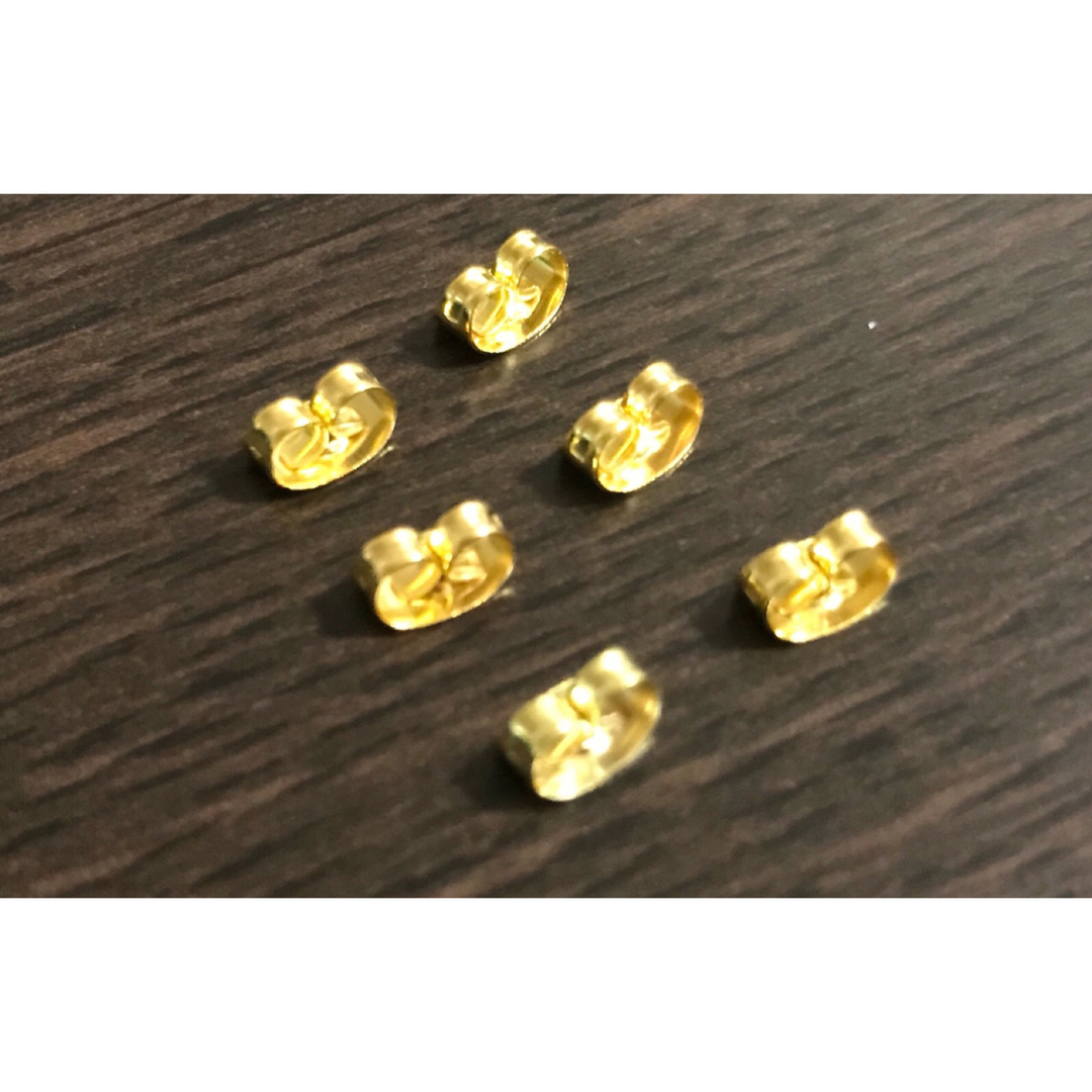 ピアスキャッチ 6つセット ゴールド メンズのアクセサリー(ピアス(両耳用))の商品写真