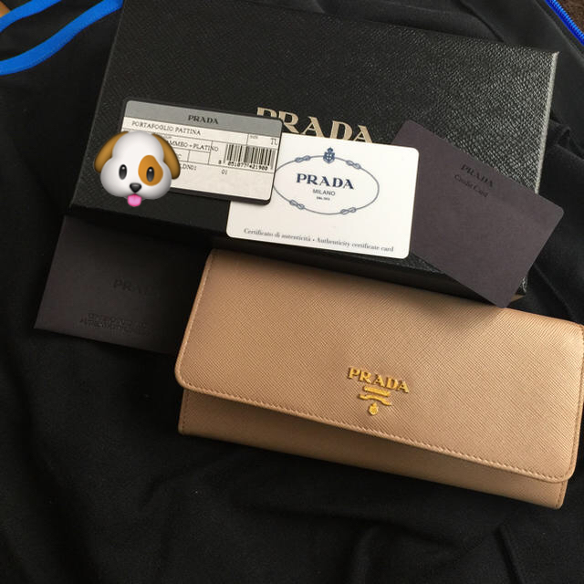 PRADA(プラダ)の【28まで専用】プラダ 財布 サフィアーノ レディースのファッション小物(財布)の商品写真