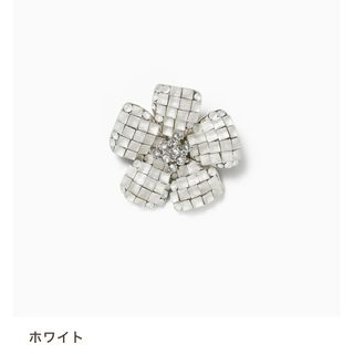 FOXEY(ブローチ/コサージュ ・ ホワイト/白色系)のフリマ FOXEY(ブローチ/コサージュ ・ ホワイト/白色系)のフリマ