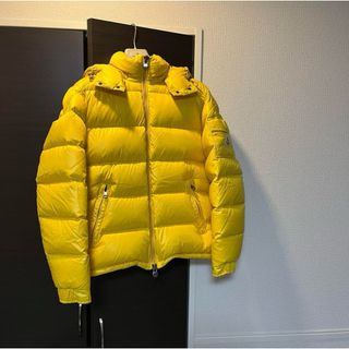 MONCLER(ダウンジャケット ・ イエロー/黄色系)のフリマ MONCLER(ダウンジャケット ・ イエロー/黄色系)のフリマ