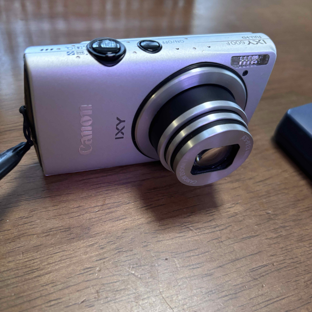 Canon IXY 600F 充電器付き コンパクトデジタルカメラ Canon IXY 600F 充電器付き コンパクトデジタルカメラ