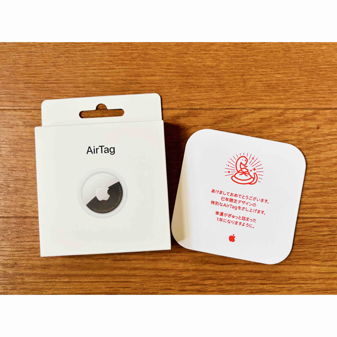 Apple(アップル)のApple AirTag 2025年 巳年 限定デザイン♪ スマホ/家電/カメラのスマホ/家電/カメラ その他(その他)の商品写真