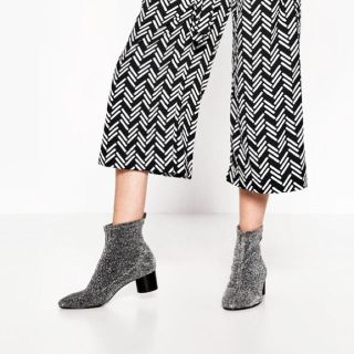 ザラ(ZARA)のZARAシャイニーアンクルブーツ💎(ブーツ)