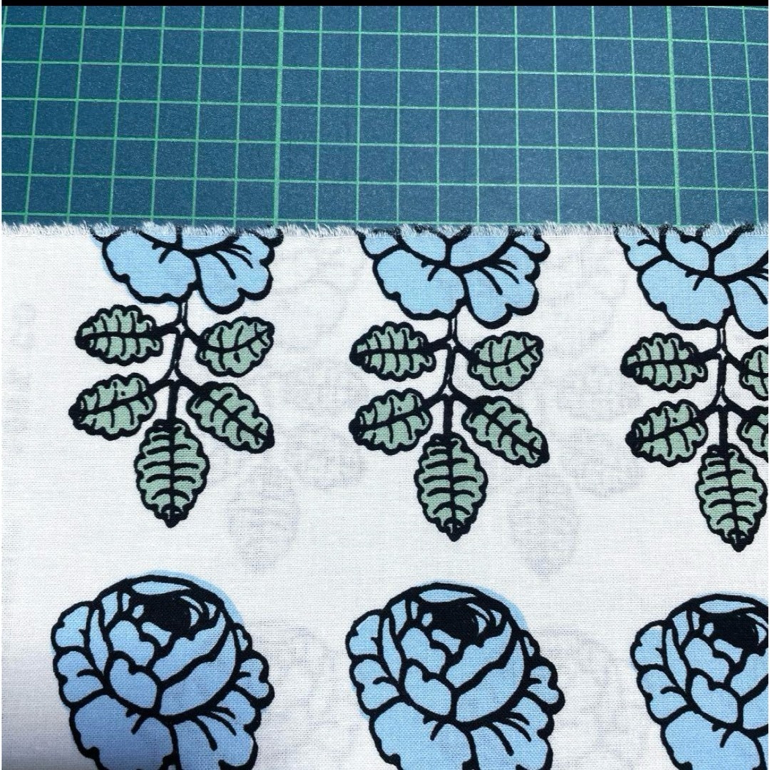 marimekko - 廃番 マリメッコ 生地 ヴィヒキルース ホワイト marimekko - 廃番 マリメッコ 生地 ヴィヒキルース ホワイト