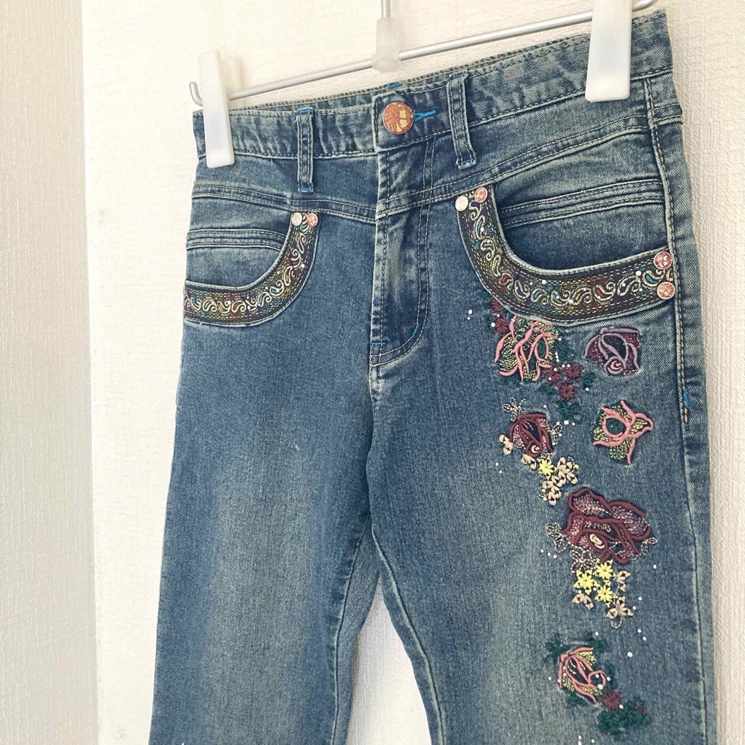 VINTAGE - ブーツカットデニムパンツ 平成ギャル y2k 花柄 刺繍 VINTAGE - ブーツカットデニムパンツ 平成ギャル y2k 花柄 刺繍