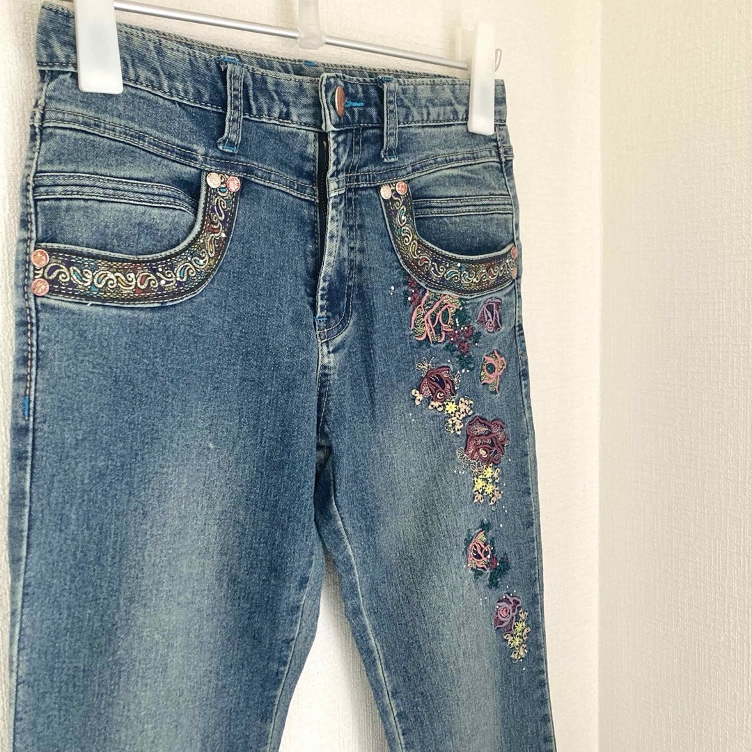 VINTAGE - ブーツカットデニムパンツ 平成ギャル y2k 花柄 刺繍 VINTAGE - ブーツカットデニムパンツ 平成ギャル y2k 花柄 刺繍