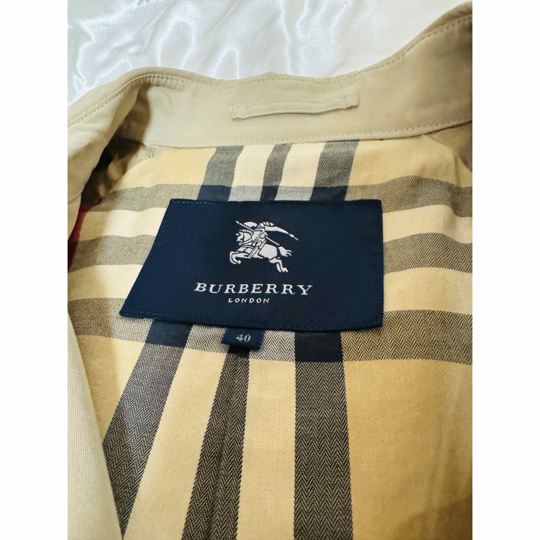 BURBERRY - 美品未使用に近い　BURBERRY ベージュ トレンチコート 40