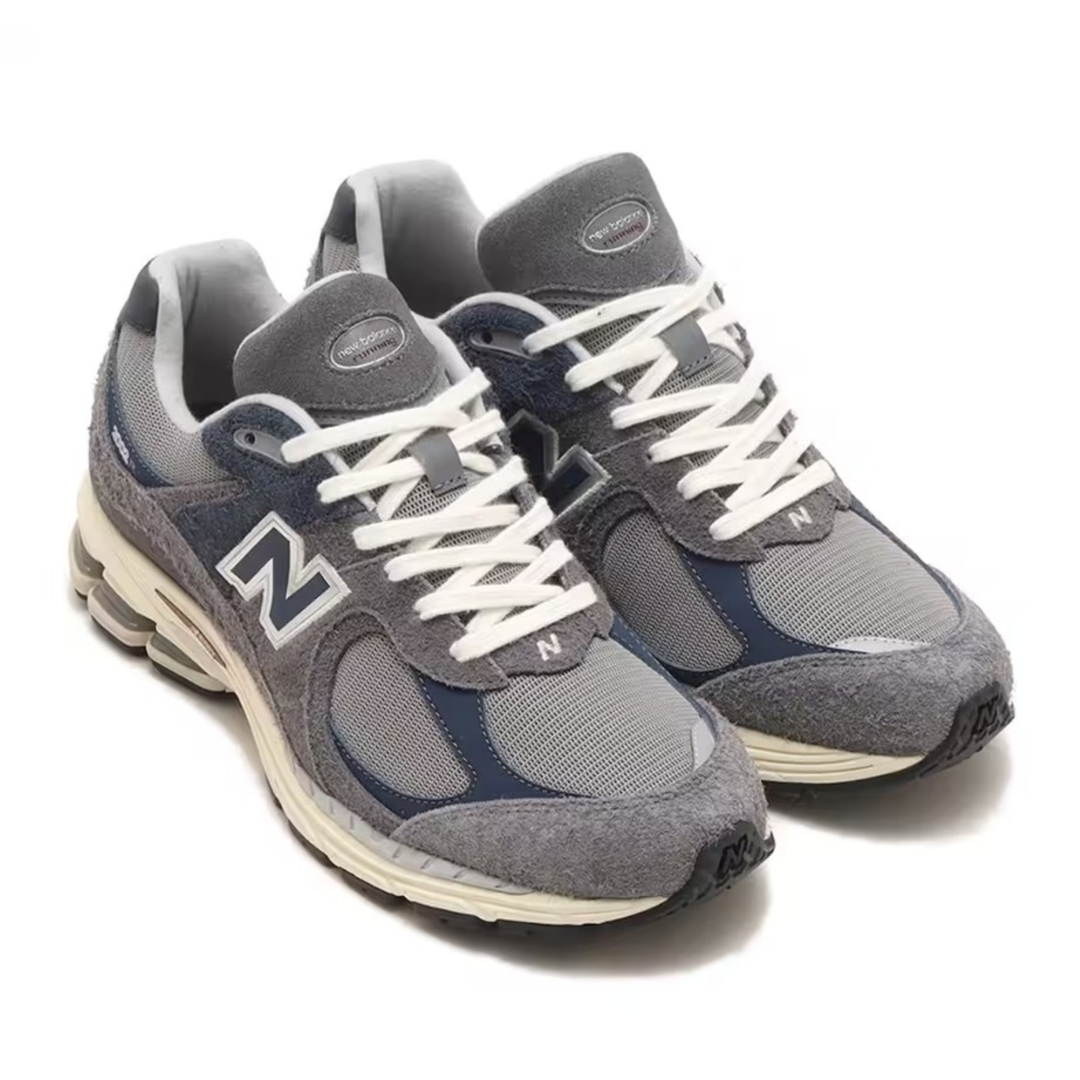 New Balance(ニューバランス)の【新品未使用】ニューバランス　スニーカー　M2002　23.5cm　送料込 レディースの靴/シューズ(スニーカー)の商品写真