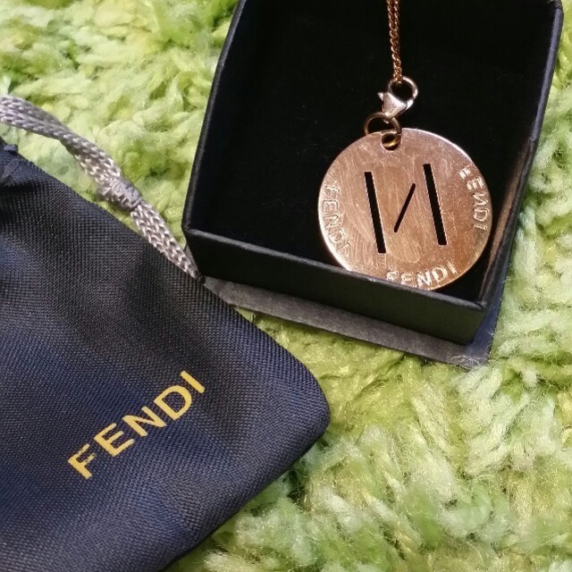 FENDI(フェンディ)のFENDIネックレス レディースのアクセサリー(ネックレス)の商品写真