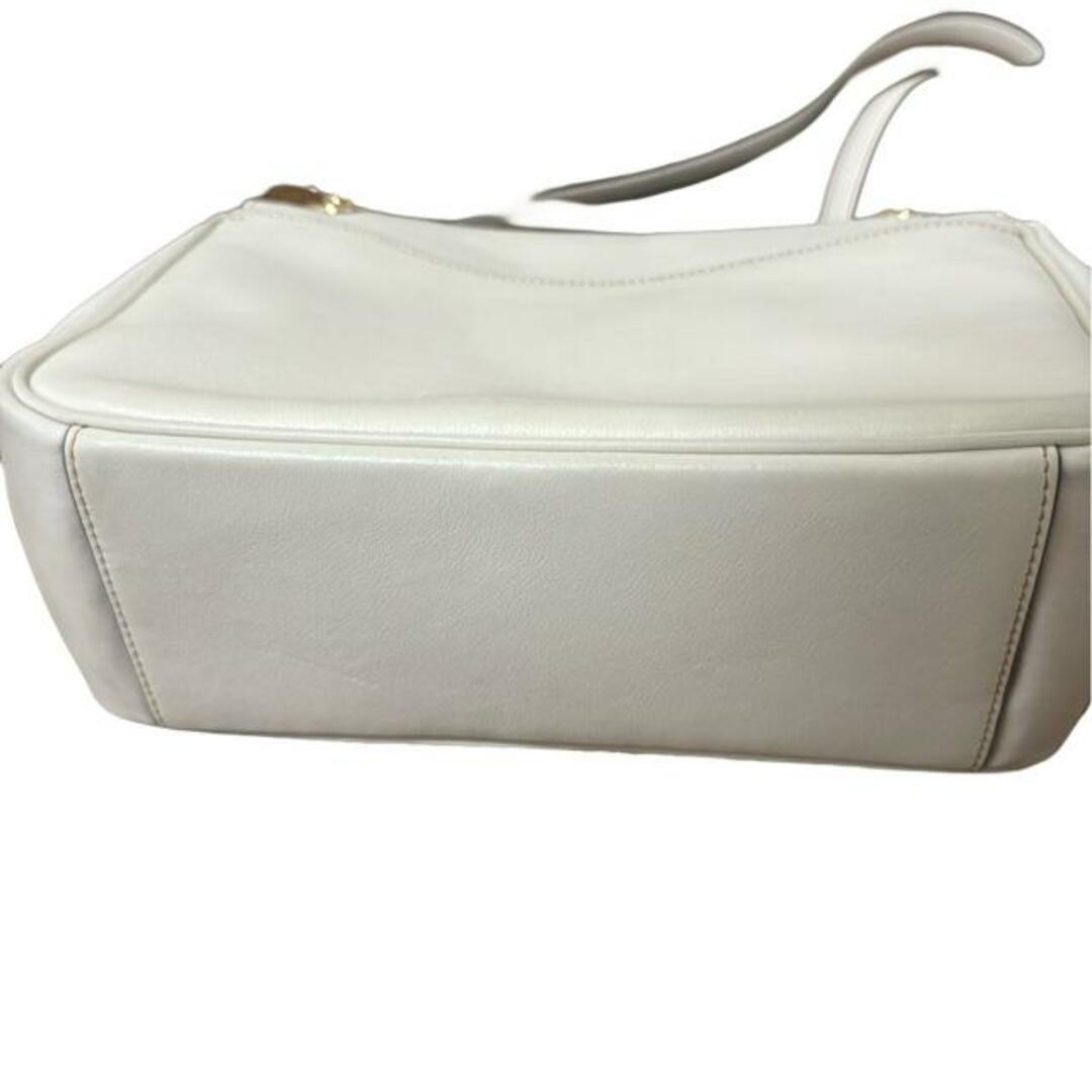 COACH(コーチ) ショルダーバッグ美品 - CH209 ベージュ×白 レザー COACH(コーチ) ショルダーバッグ美品 - CH209 ベージュ×白 レザー