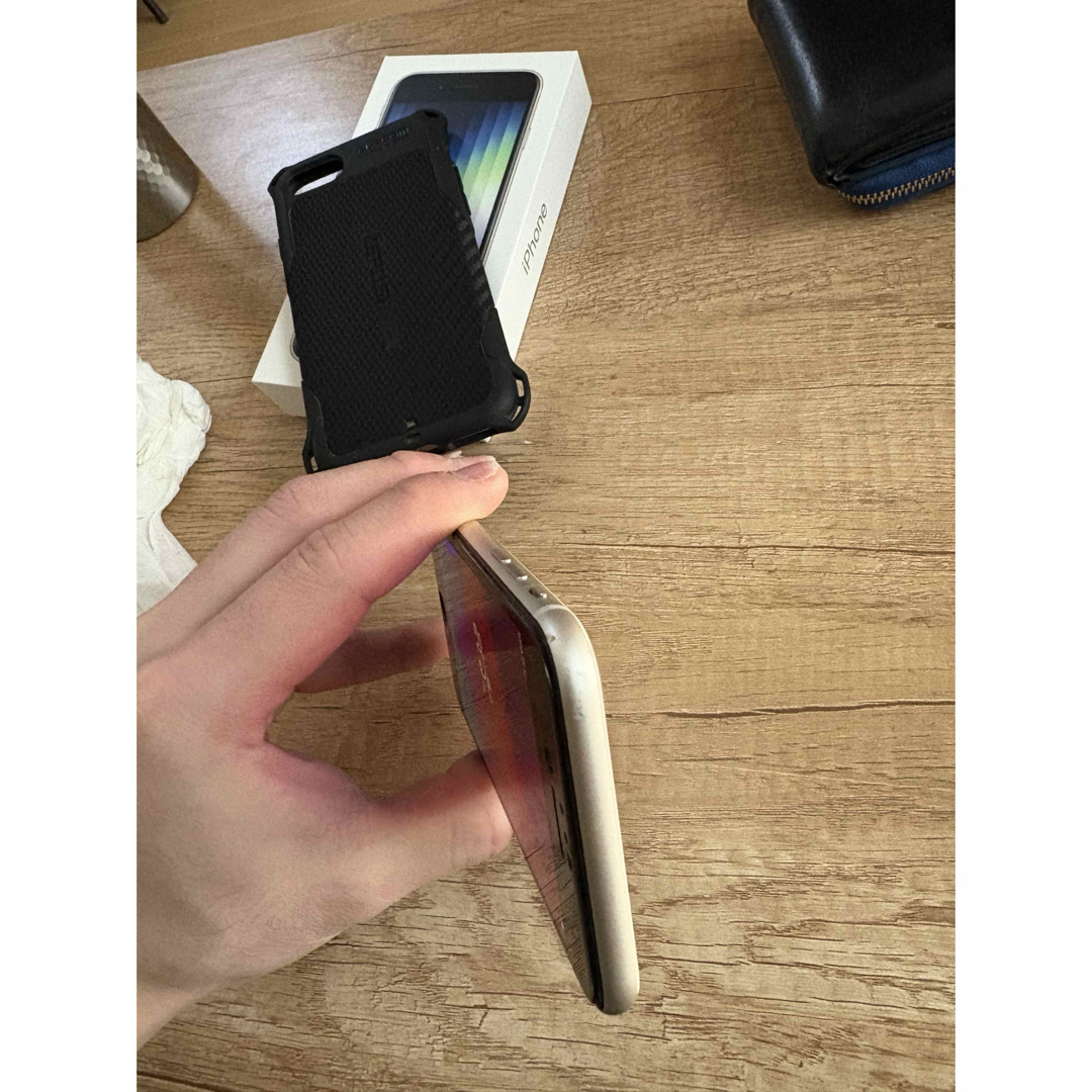 Apple iPhone SE (第3世代) ホワイト 本体と付属品 Apple iPhone SE (第3世代) ホワイト 本体と付属品