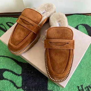 JIMMY CHOO(ローファー/革靴)のフリマアイテム一覧 JIMMY CHOO(ローファー/革靴)のフリマアイテム一覧