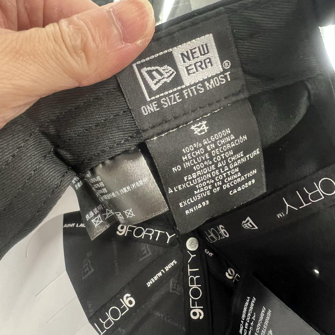 Yves Saint Laurent - Saint Laurent New Era キャップ サン Yves Saint Laurent - Saint Laurent New Era キャップ サン