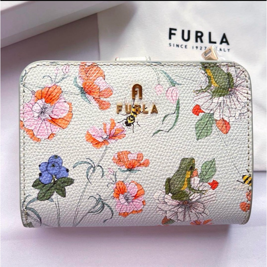 FURLA - 【新品・希少】FURLA フルラ カメリア 花柄 二つ折り FURLA - 【新品・希少】FURLA フルラ カメリア 花柄 二つ折り