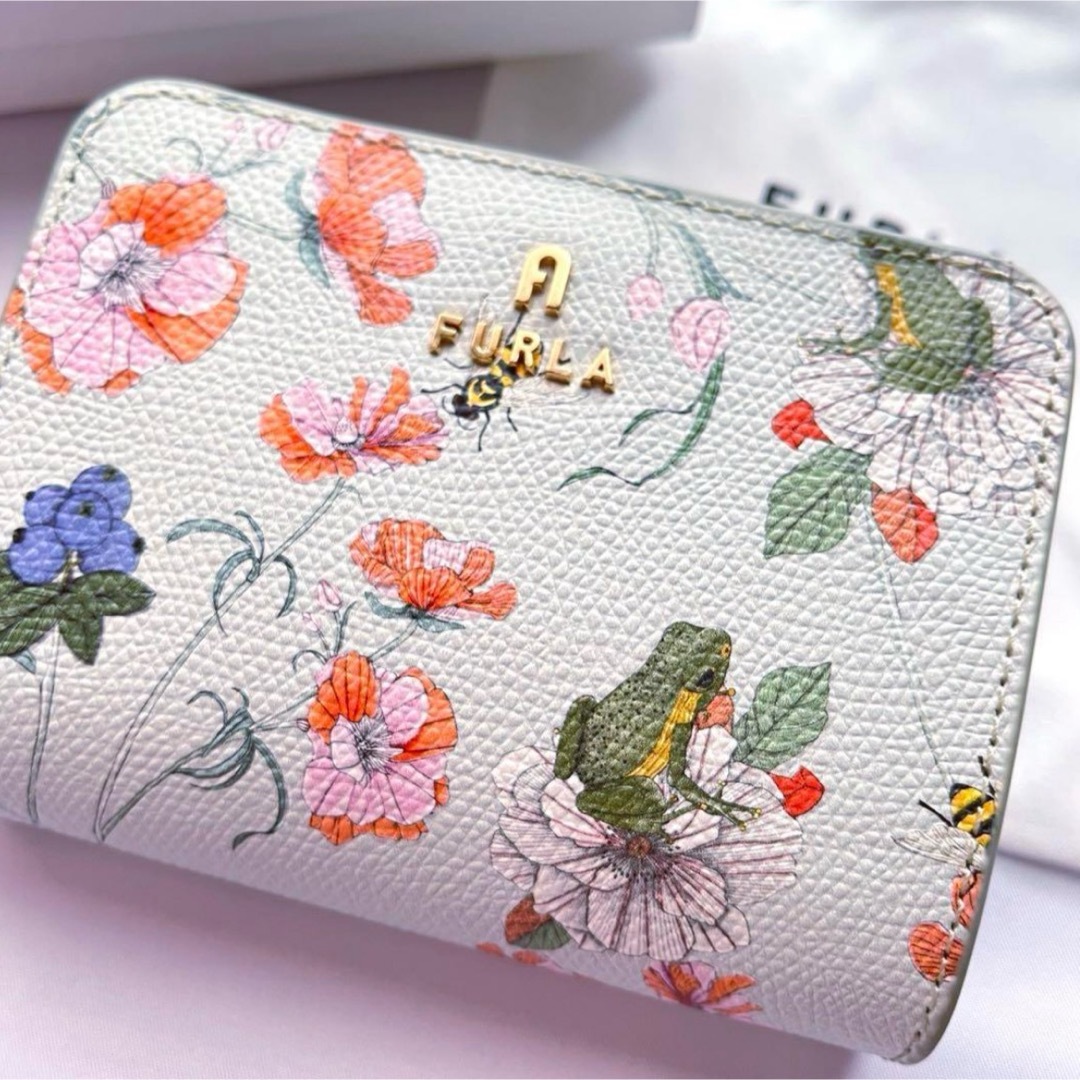 FURLA - 【新品・希少】FURLA フルラ カメリア 花柄 二つ折り FURLA - 【新品・希少】FURLA フルラ カメリア 花柄 二つ折り