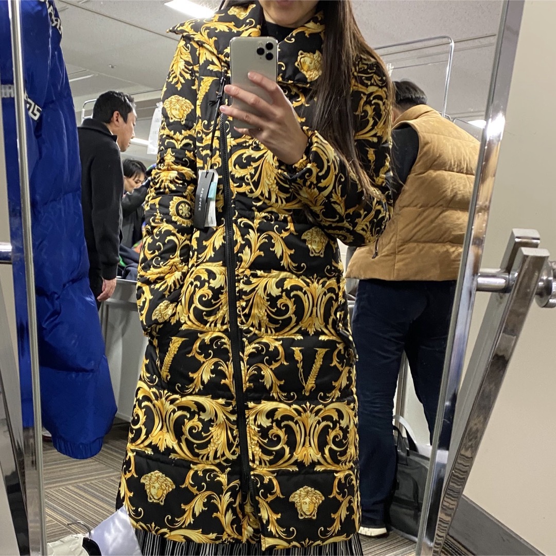 VERSACE - Versaceヴェルサーチ ダウンコートの通販 by ssyy87's VERSACE - Versaceヴェルサーチ ダウンコートの通販 by ssyy87's