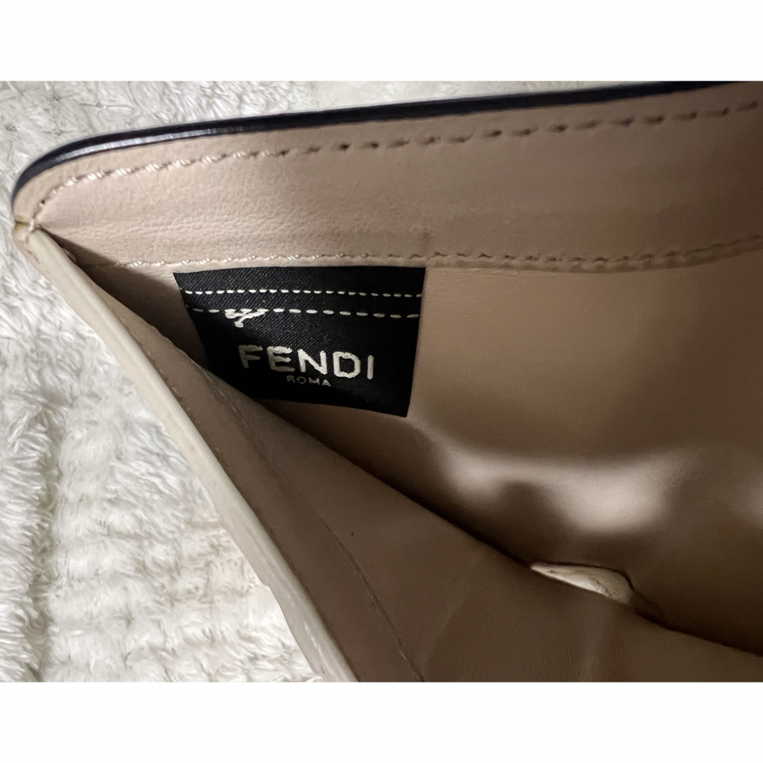 フェンディ FENDI 財布 二つ折り ラウンドファスナー 黒 フェンディ FENDI 財布 二つ折り ラウンドファスナー 黒