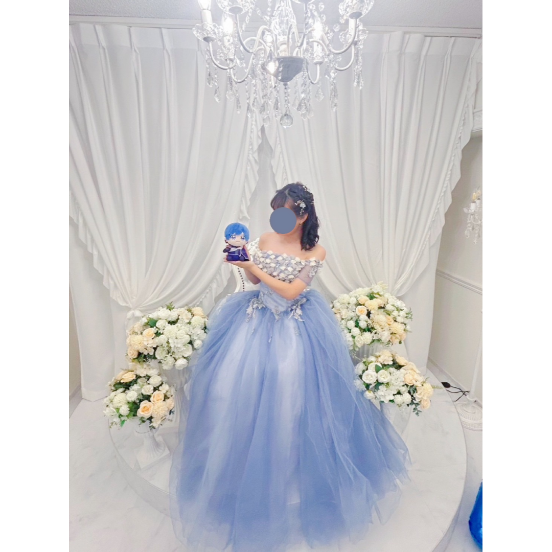 実例写真！カラードレス ブルー 花モチーフ オフショルダー ソフトチュール
