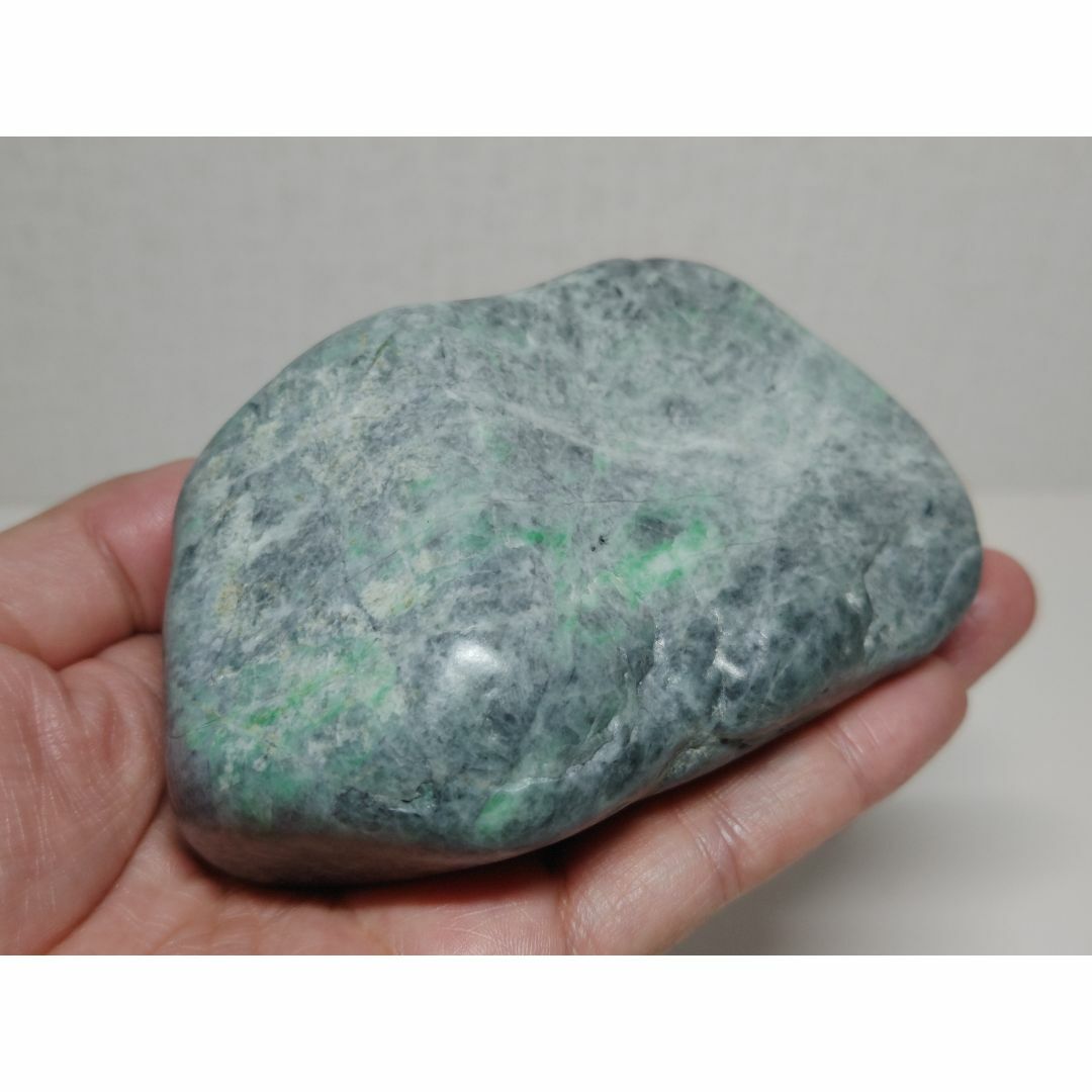 黒緑 614g 翡翠 ヒスイ 原石 糸魚川 鑑賞石 自然石 誕生石 鉱物 鉱石 黒緑 614g 翡翠 ヒスイ 原石 糸魚川 原石 鉱石 鑑賞石 自然石 誕生石