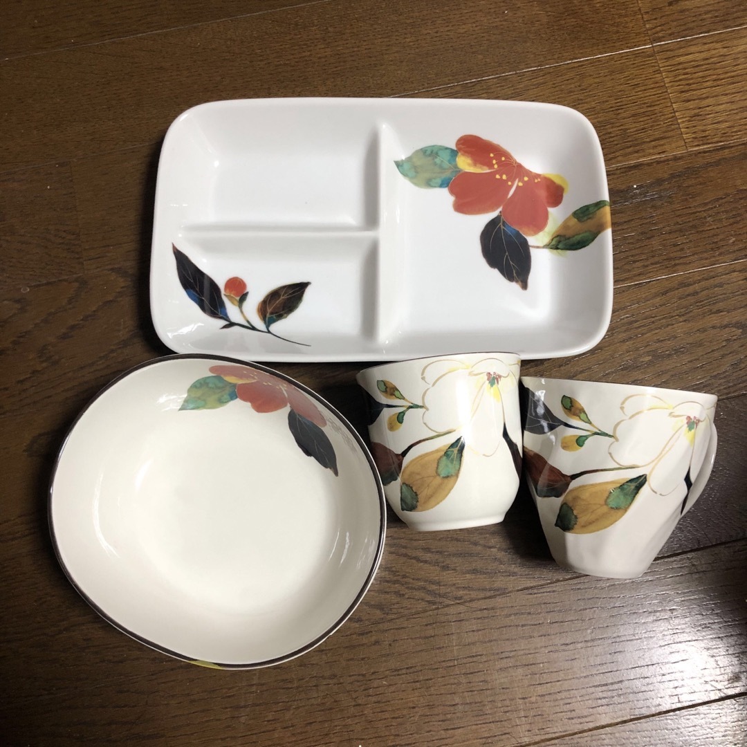 美濃焼(ミノヤキ)の値下げ! 新品 未使用 和藍 食器 セット 4点 お皿 コップ マグカップ 和柄 インテリア/住まい/日用品のキッチン/食器(食器)の商品写真