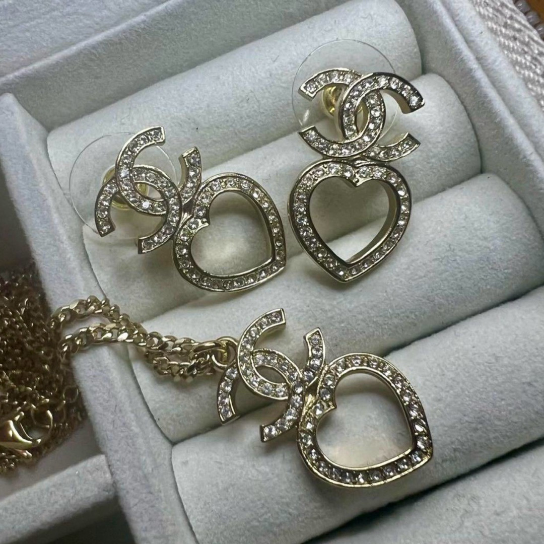 シャネル ピアス ネックレス セット シャネル ピアス ネックレス セット