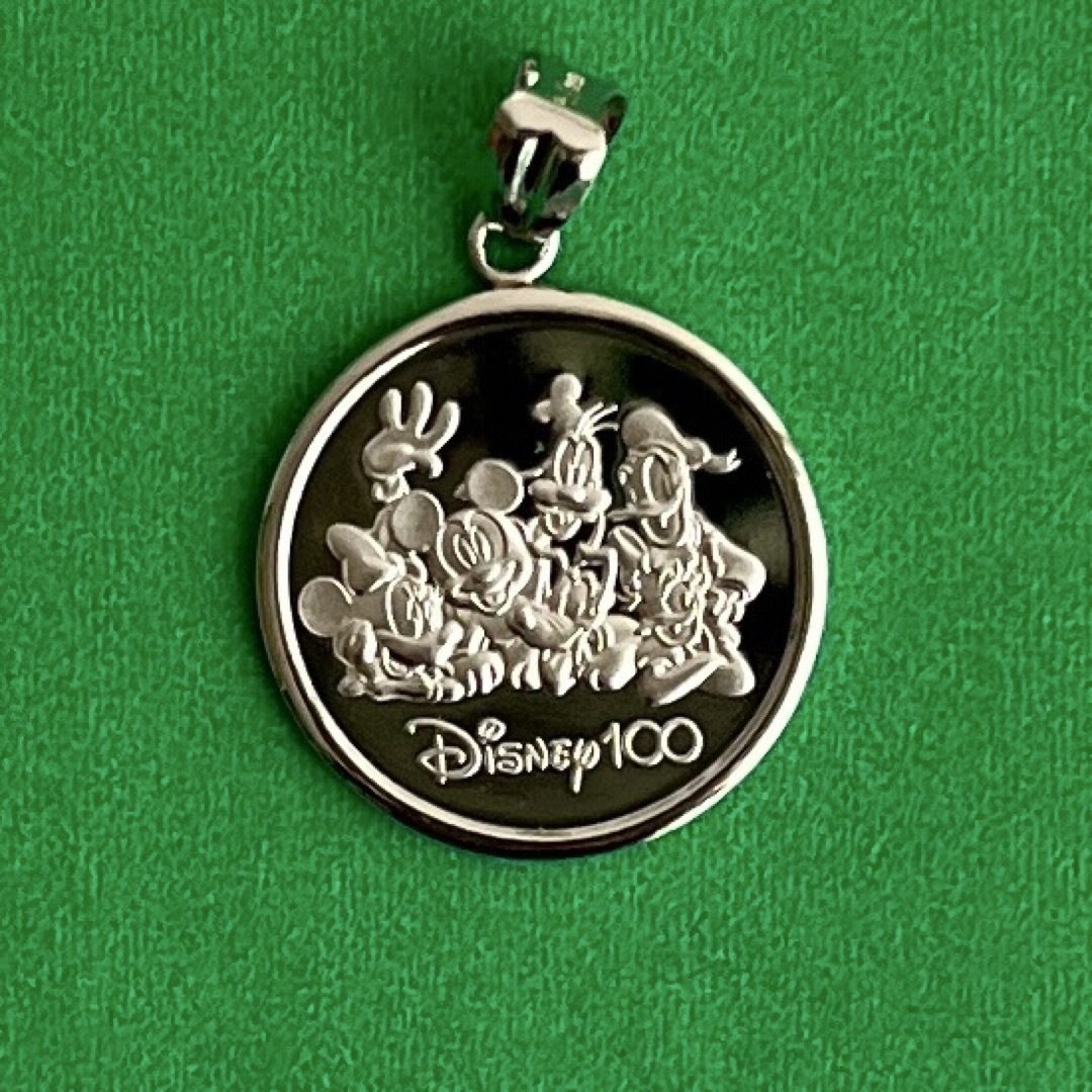 新品 ディズニー100周年 純プラチナ コインペンダント 1/20oz メダル 新品 ディズニー100周年 純プラチナ コインペンダント 1/20oz メダル