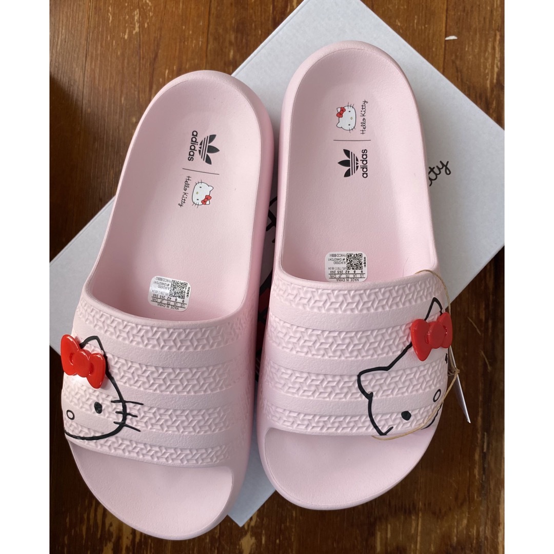 adidas ハローキティサンダル 元箱付き adidas ハローキティサンダル 元箱付き